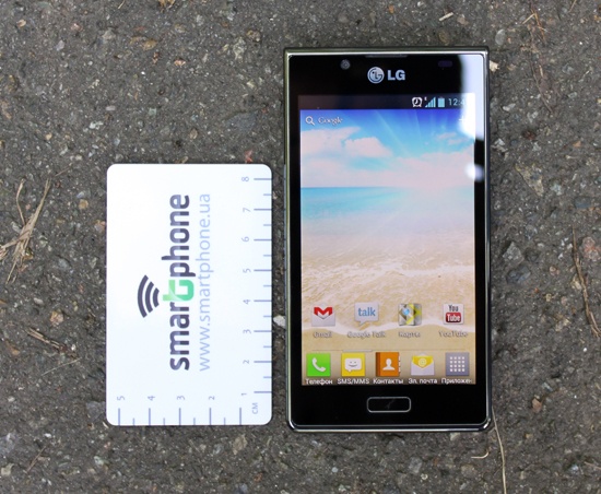 также аккумулятор плюс инструкцию пользователя. LG Optimus L7 (LG P705