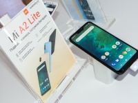 Xiaomi официально начинает продажи двух Android One смартфонов: Mi A2 от 7 499 грн и Mi A2 Lite от 5 499 грн