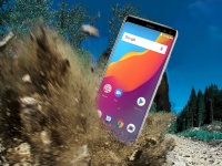 Дисплей AllCall S1: двойное стекло гарантирует высокую прочность и выносливость