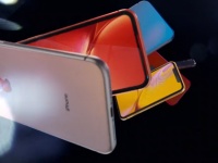 Apple представила доступный смартфон iPhone XR в 6 расцветках