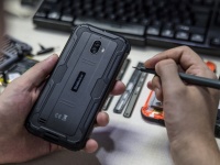 Его показали! «Космическая капсула» - смартфон Blackview BV5900 засветили на фото